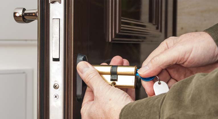 HOW TO KNOW IF A LOCKSMITH IS REPUTABLE